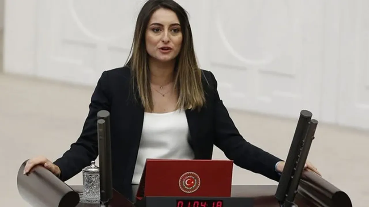 chp-bartin-milletvekili-aysu-bankoglu-yahu-biz-41-canimizi-yitirmisiz-burada-su-siralarda-akp-den-41-vekil-bile-yok-1077494-5