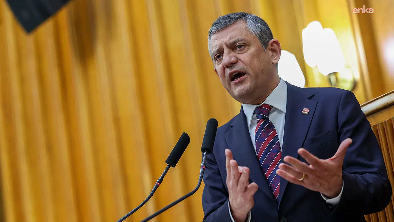 chp-lideri-ozgur-ozelden-zehir-zemberek-mutlak-butlan-cikisi-sarayin-mermerlerinde-oturanlara-medet-umanlara-BuZKOLGu.jpg