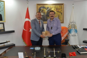 chpden-istifa-edip-akpye-gececegi-soylenen-veysel-topcunun-akp-enkazi-afisi-yeniden-gundemde-O8Kl22kf.jpg