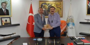 chpden-istifa-edip-akpye-gececegi-soylenen-veysel-topcunun-akp-enkazi-afisi-yeniden-gundemde-O8Kl22kf.jpg