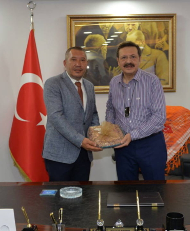 chpden-istifa-edip-akpye-gececegi-soylenen-veysel-topcunun-akp-enkazi-afisi-yeniden-gundemde-O8Kl22kf.jpg