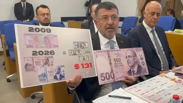 chpli-veli-agbabadan-mecliste-simsekli-banknot-protestosu-bu-sayini-taniyorsunuz-1Kf2qLLw.jpg
