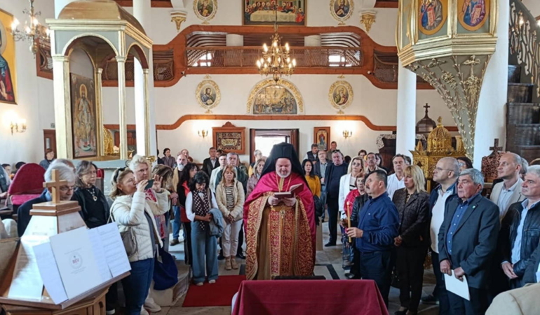 edirnede-kilisede-yunanca-ayin-gerginligi-JVePZ9J9.jpg