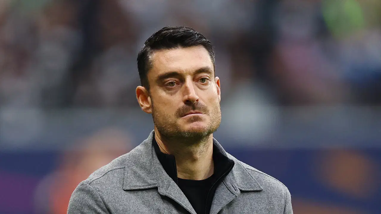 eintracht-frankfurtta-flas-albert-riera-gelismesi-gJjYhRTY.jpg