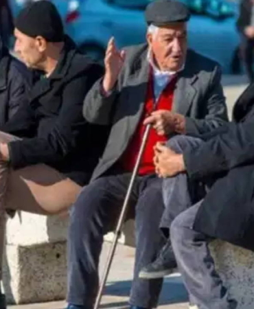 emeklilikte-ek-is-donemi-calisan-emekli-sayisi-6-yilda-3-katina-cikti-PumLrUFP.jpg