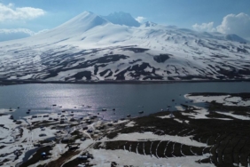 erciyeste-kar-erimeye-basladi-karavan-ve-cadirlar-su-altinda-kaldi-fHGYkUmk.jpg