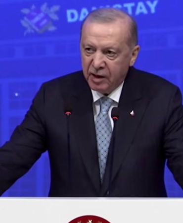 erdogan-turk-milletinin-iyi-bir-anayasa-ozlemi-maalesef-dinmedi-WCP287r6.jpg
