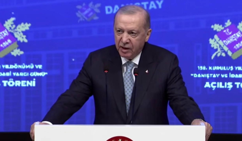 erdogan-turk-milletinin-iyi-bir-anayasa-ozlemi-maalesef-dinmedi-WCP287r6.jpg