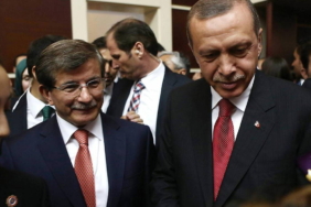 erdoganin-basdanismani-mustafa-akistan-ahmet-davutogluna-agir-sozler-sizinle-vakit-kaybedecek-durumda-degiliz-1GsNsX1R.jpg