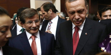 erdoganin-basdanismani-mustafa-akistan-ahmet-davutogluna-agir-sozler-sizinle-vakit-kaybedecek-durumda-degiliz-1GsNsX1R.jpg