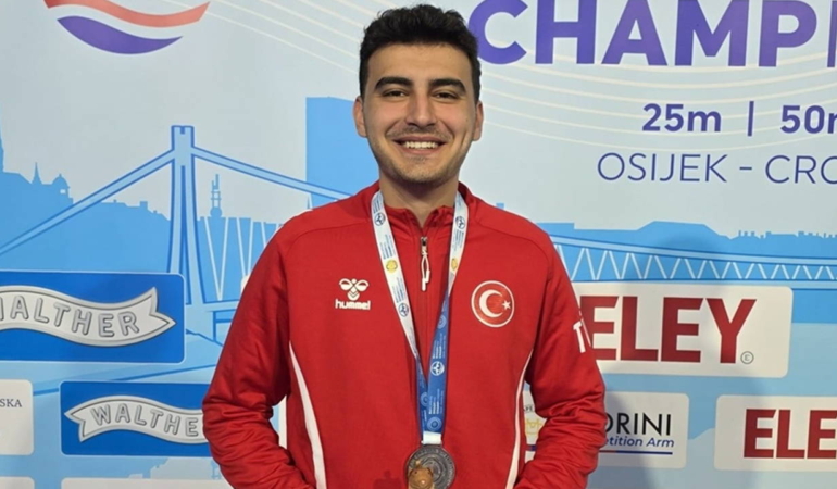 fahrettin-can-erden-avrupa-atesli-silahlar-sampiyonasinda-gumus-madalya-u6XKfntR.jpg