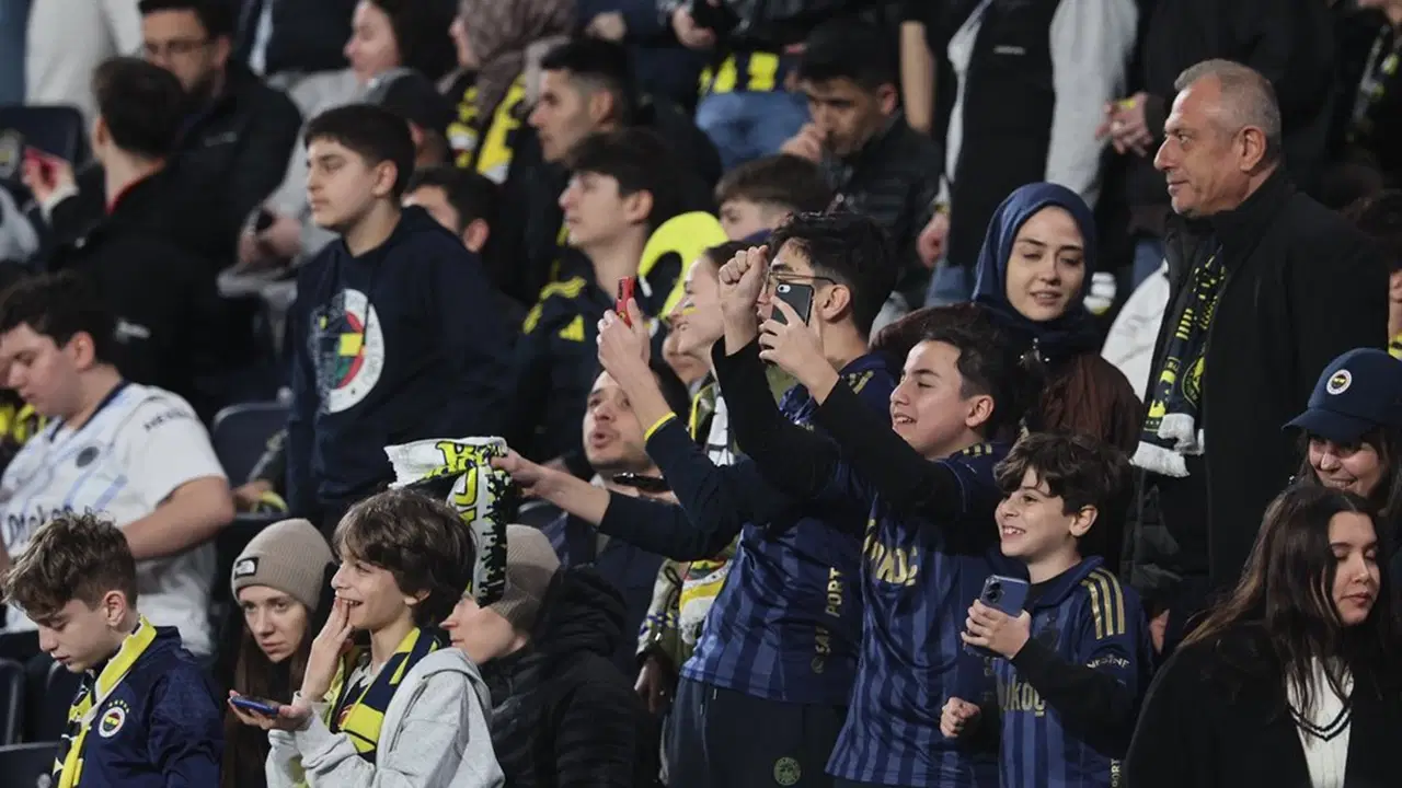 fenerbahceden-kadin-ve-cocuklara-ucretsiz-bilet-wwg2Gx6k.jpg