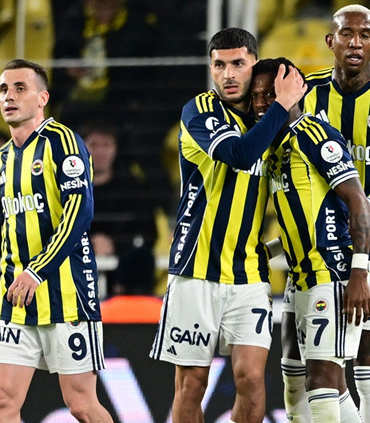 fenerbahcenin-gozu-sahada-kulagi-galatasaray-macinda-Q3PyNBxG.jpg