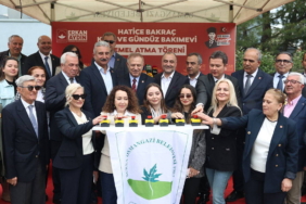 gokan-zeybek-bursada-acikladi-chp-turkiye-genelindeki-803uncu-kresin-temelini-atti-NKqV4XTQ.jpg