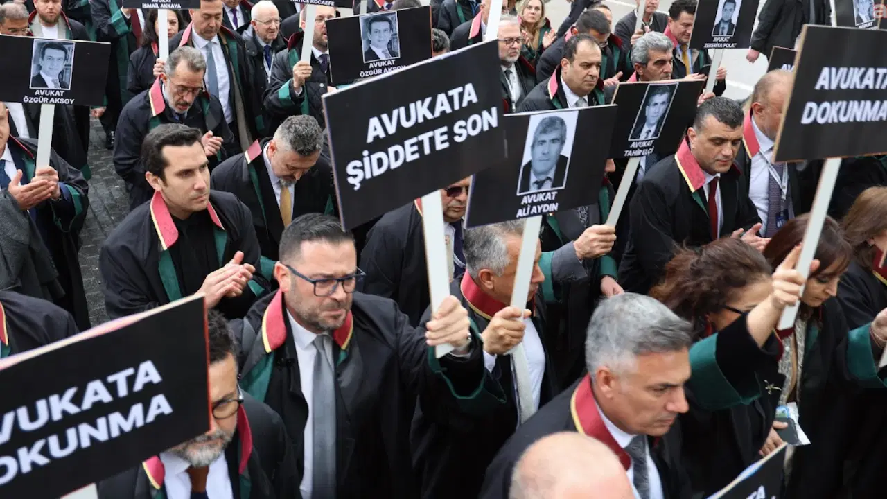 haciz-sirasinda-avukatin-parmagini-kirdigi-iddiasiyla-yargilanan-is-insanina-beraat-6RYl8eNM.jpg