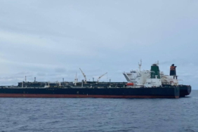 hurmuz-bogazinda-tansiyon-suruyor-abd-iran-bayrakli-petrol-tankerine-ates-acti-1Z2zzgZS.jpg