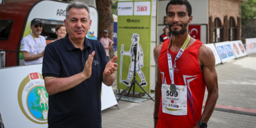 izmir-valisi-elban-efeler-yolu-ultra-trail-kadim-tarihimiz-ile-doga-sporlarini-bir-araya-SfL5bgHd.jpg