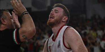 karsiyaka-basketbol-son-saniyede-ligde-kaldi-ijegOnTU.jpg