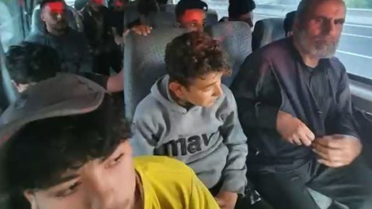 otoyolda-durdurlan-minibuste-15-kacak-suiyeli-yakalandi-1