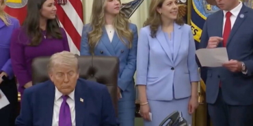 oval-ofiste-dalgin-anlar-trump-kameralar-onunde-uyukladi-bRgKbbpO.jpg