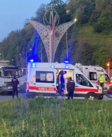 rizede-araba-kamyona-carpti-yaralanan-6-bireyden-biri-bebek-HCPSZhsi.jpg