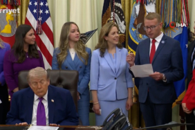 trump-oval-ofisteki-etkinlik-sirasinda-uyukladi-lhYvJMha.jpg