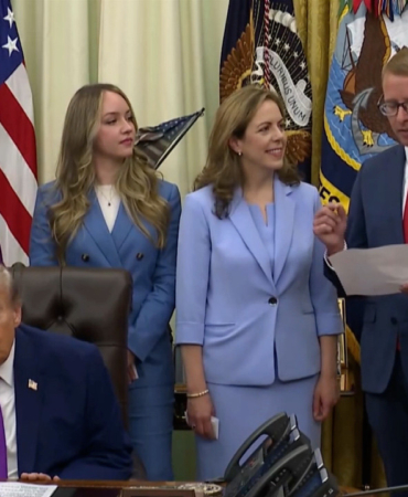 trump-oval-ofisteki-etkinlik-sirasinda-uyukladi-lhYvJMha.jpg