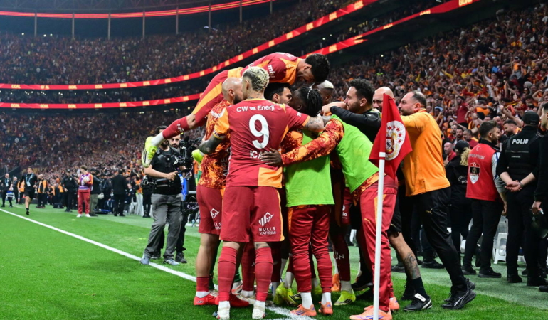 ust-uste-4-kez-super-ligde-sampiyon-galatasaray-yDKFaAfV.jpg