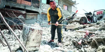 yakinlarini-iki-yildir-enkazlarda-ariyor-fjC6m9tX.webp