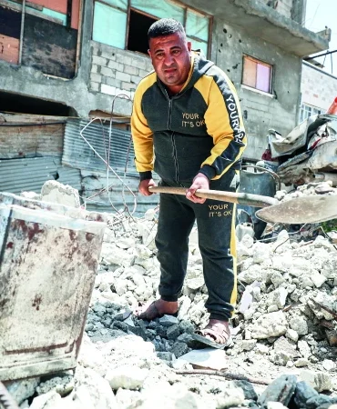 yakinlarini-iki-yildir-enkazlarda-ariyor-fjC6m9tX.webp